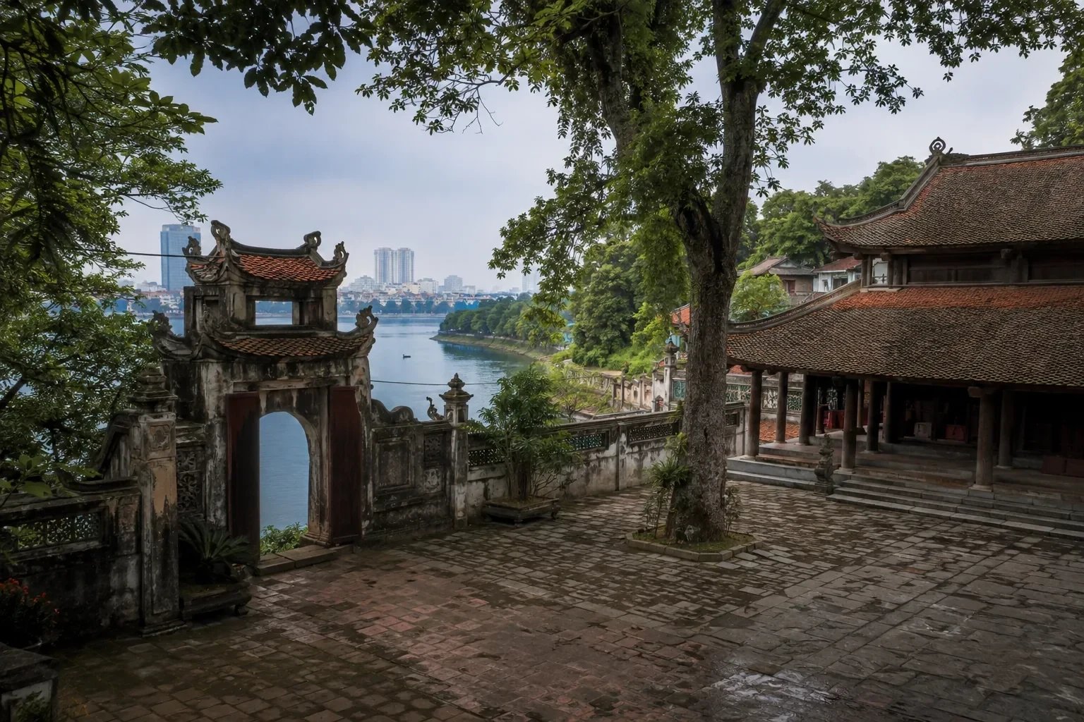 Di tích bên Hồ Tây